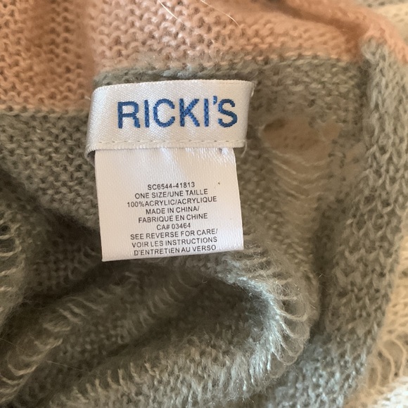 Ricky’s Infinity Scarf - Picture 4 of 4
